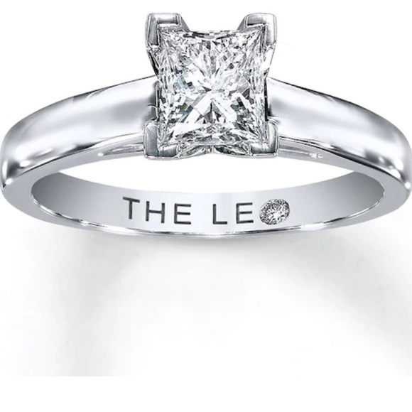 Leo Artisan Princess Cut 1ct Ring and Wedding Band - Picture 9 of 16